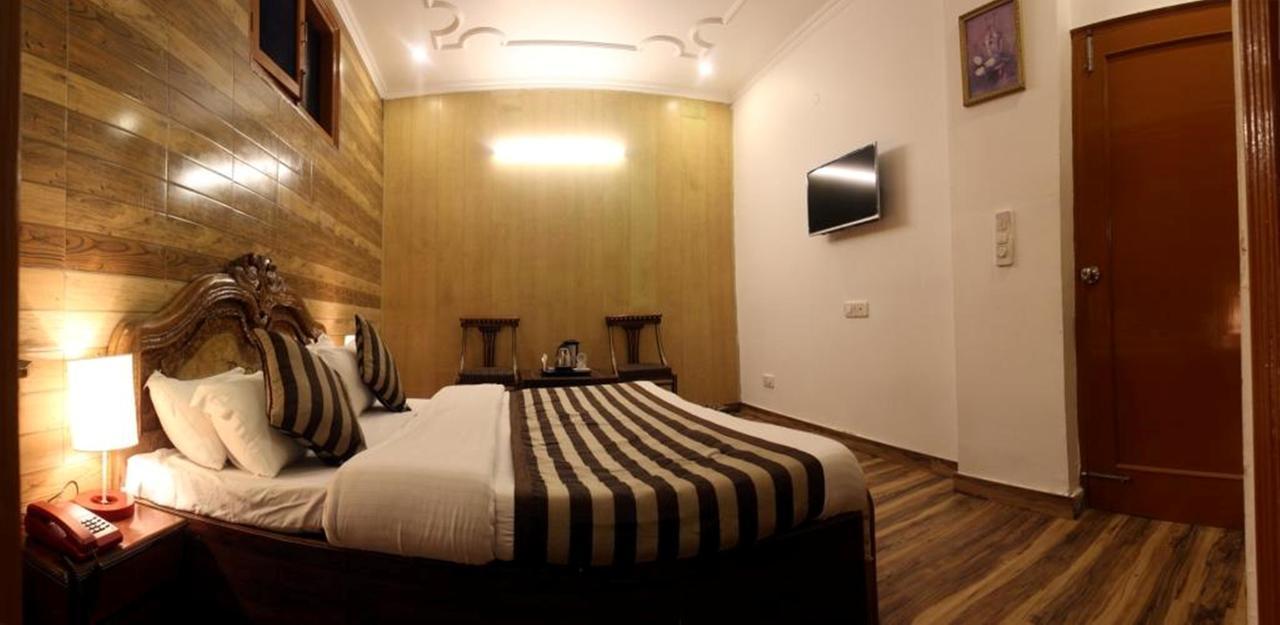 Divyansh Hotel Дармсала Экстерьер фото