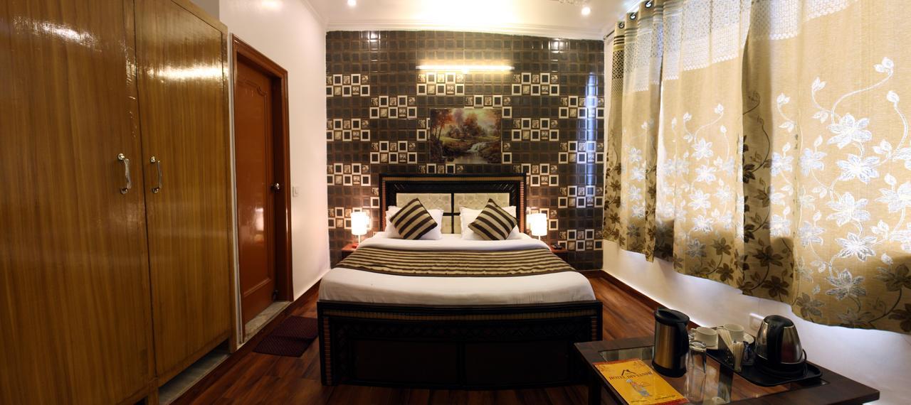 Divyansh Hotel Дармсала Экстерьер фото
