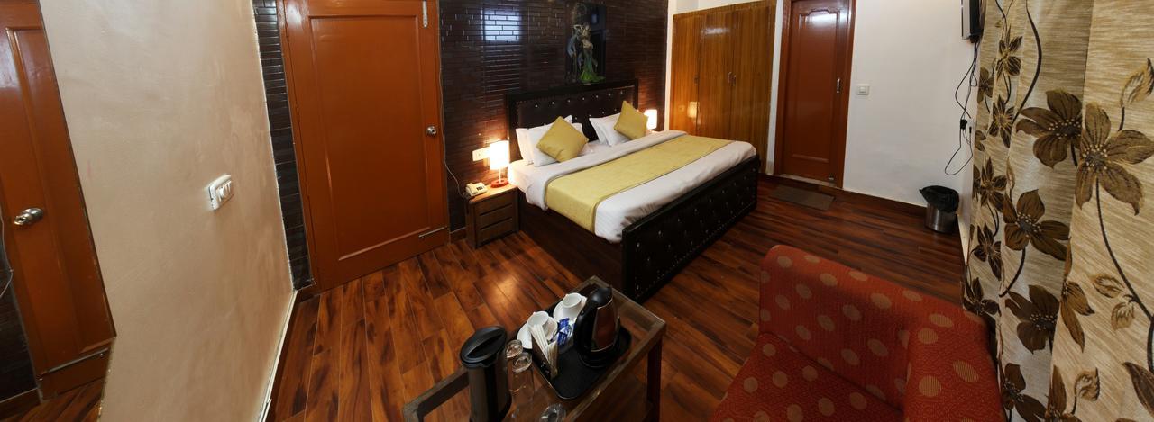 Divyansh Hotel Дармсала Экстерьер фото