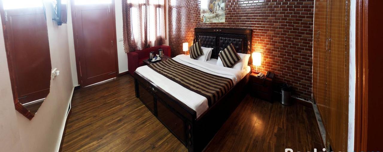 Divyansh Hotel Дармсала Экстерьер фото